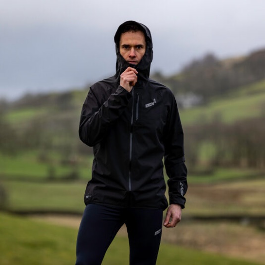 Schwarze Inov-8 Stormshell Wasserdichte Jacke Für Herren