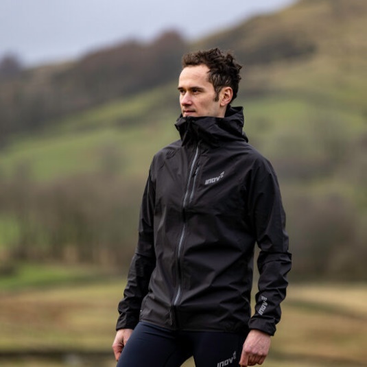 Schwarze Inov-8 Stormshell Wasserdichte Jacke Für Herren
